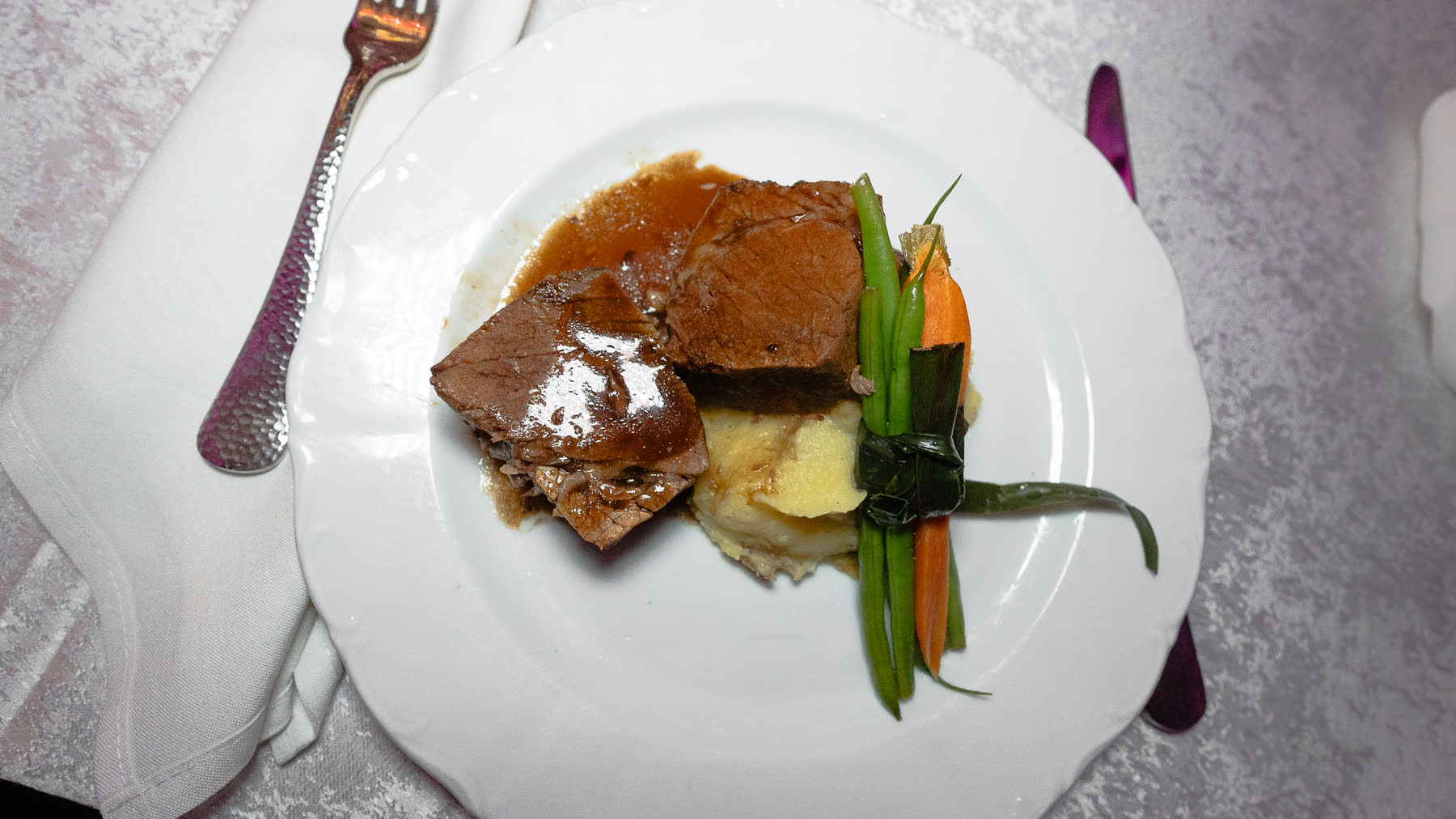 Kosher salmon entree with vegetables